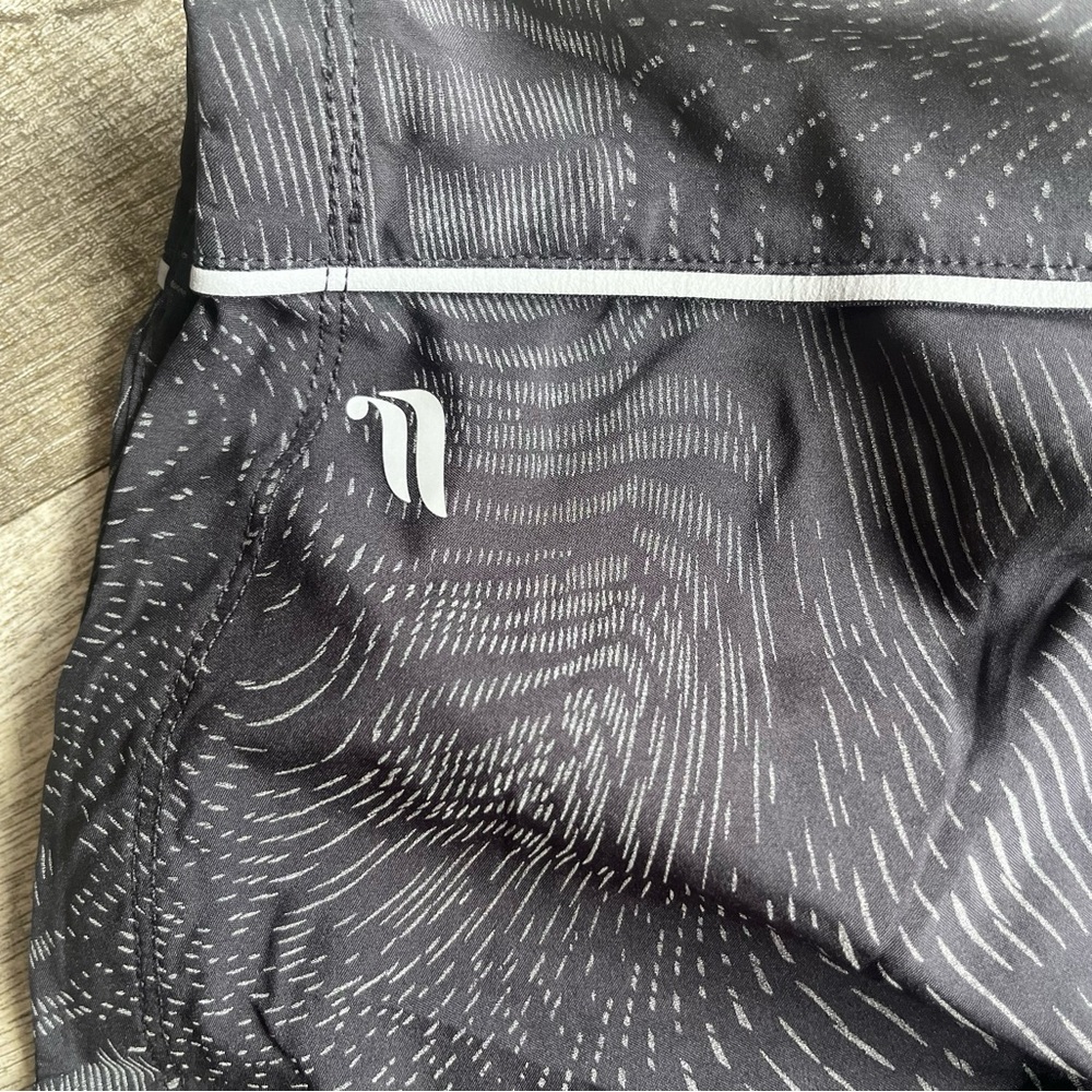 NWT Fabletics Eco Full Speed Run Short Black Reflective – Women’s M - Picture 5 of 7
